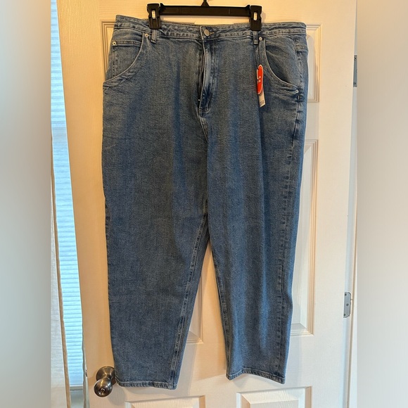 High Waist Tapered Jeans - Plus Size - Picture 5 of 8